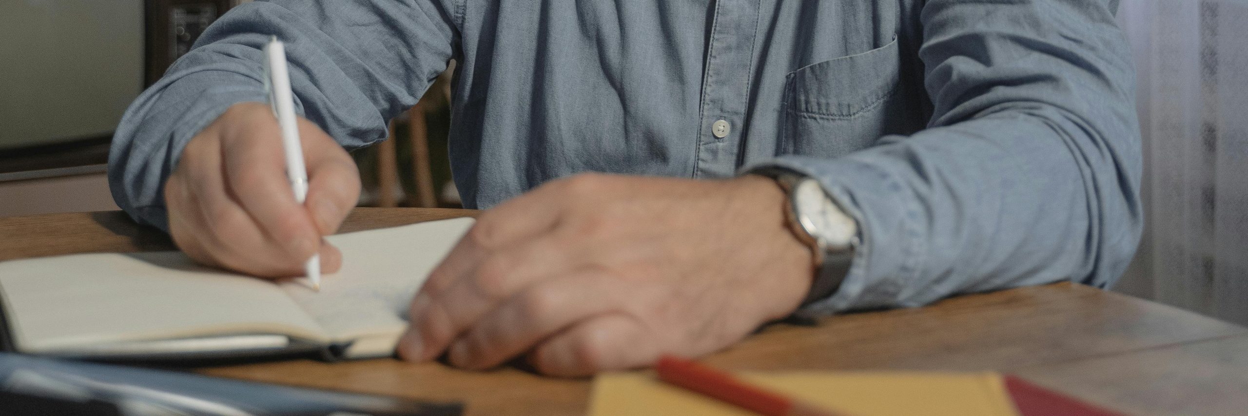 Idős ember írja le életvégi terveit, hogy megkönnyítse szerettei dolgát